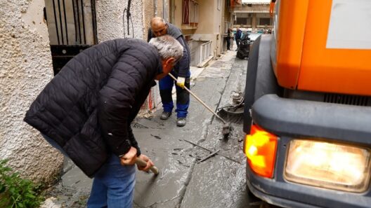 Κυψέλη: Πλημμύρισαν δρόμοι με υγρό που μοιάζει με τσιμέντο ΦΩΤΟ
