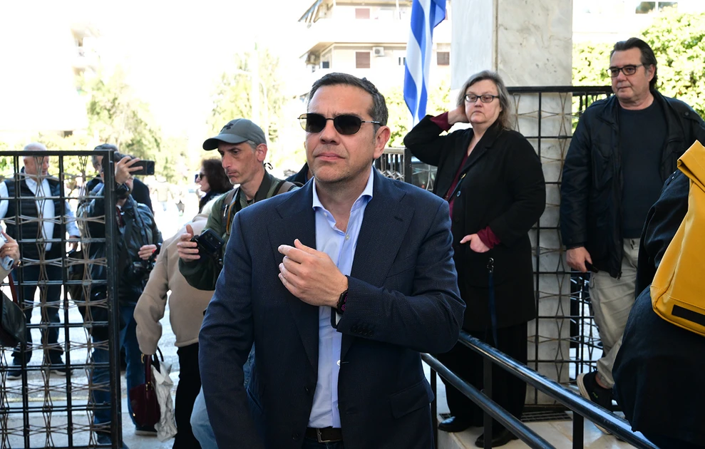 Το «αντίο» στον Βασίλη Ρίζο - Συντετριμμένη η Θεανώ Φωτίου στην κηδεία του γιού της ΦΩΤΟ - ΒΙΝΤΕΟ