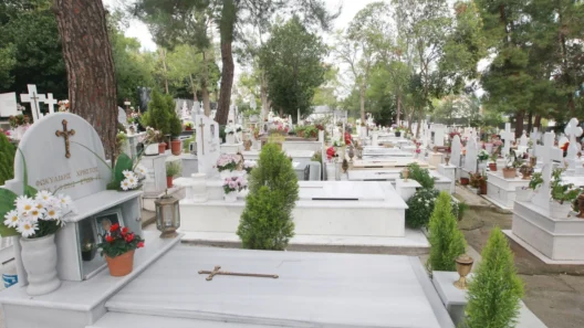 Αχαΐα: Νεκρός κλήθηκε να πληρώσει τον οικογενειακό του τάφο 33 χρόνια μετά τον θάνατό του!