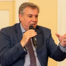 «Στρατηγική σκέψη, marketing, τεχνολογική κατανόηση και διαρκής προσαμογή τα απαραίτητα συστατικά»