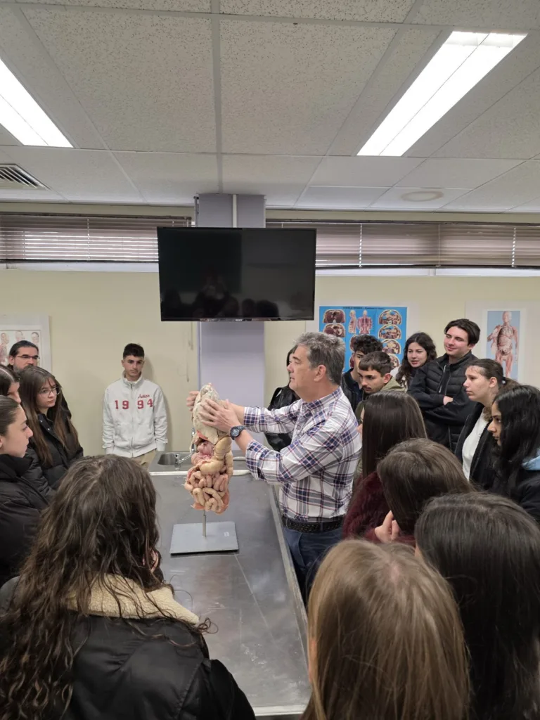 Η δράση «Γνώρισε το σώμα σου», με μαθητές, στο Εργαστήριο Ανατομίας Πατρών ΦΩΤΟ