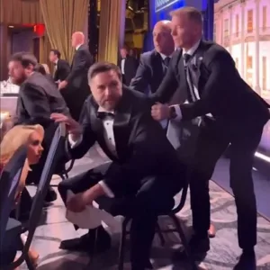 Ουάσινγκτον: Γιατί απομακρύνθηκε πρώτος ο Βανς και όχι ο Τραμπ μετά τους πυροβολισμούς;