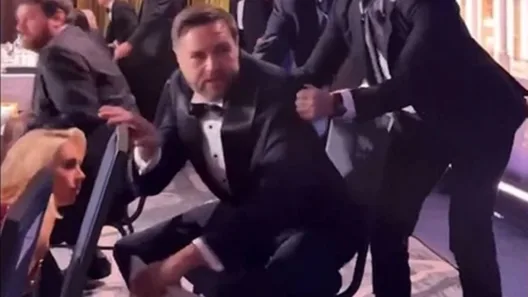 Ουάσινγκτον: Γιατί απομακρύνθηκε πρώτος ο Βανς και όχι ο Τραμπ μετά τους πυροβολισμούς;