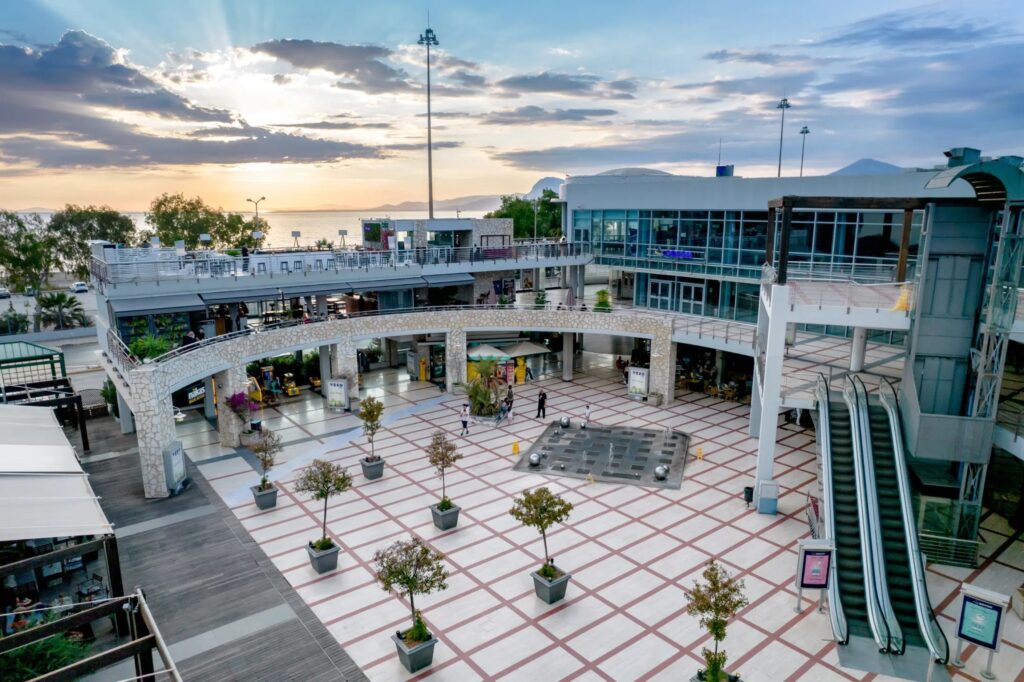 Πάτρα: Κατέρρευσε τμήμα οροφής στη Βέσο Μάρε