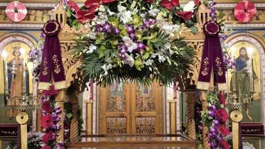 Ξεχωριστά και εντυπωσιακά άνθη στον Επιτάφιο της Αγίας Ειρήνης Ριγανοκάμπου ΦΩΤΟ