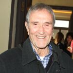 Τι λέει ο Γιάννης Βογιατζής για τη σκηνή του θεάτρου, έκλεισε τα 100 - Τι τον φοβίζει