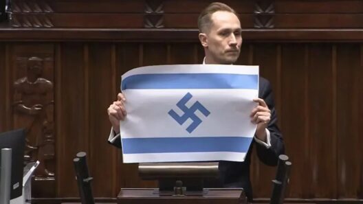 Ακροδεξιός βουλευτής στην Πολωνία ύψωσε ισραηλινή σημαία με σβάστιγκα