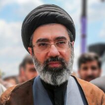 Reuters: Ο Μοτζταμπά Χαμενεΐ έχει παραμορφωθεί, υπέστη σοβαρά τραύματα στα πόδια