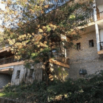 Καλέντζι Αχαΐας: Στα αζήτητα ο παλιός Ξενίας του ΕΟΤ στο ιστορικό χωριό των Παπανδρέου