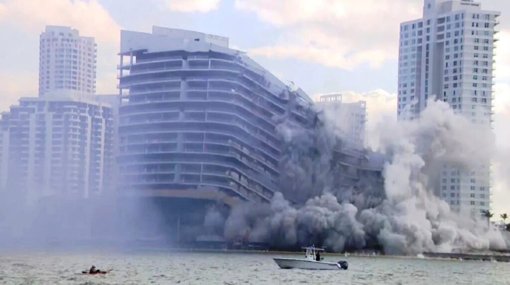 Κατεδαφίστηκε σε 20 δευτερόλεπτα ξενοδοχείο 23 ορόφων στο Μαϊάμι ΒΙΝΤΕΟ