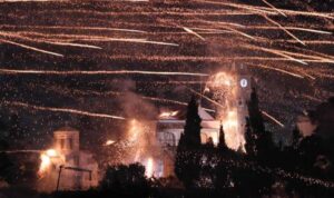 Χίος: Με εκτεταμένα εγκαύματα τέσσερα άτομα - Εκρηξη σε χώρο κατασκευής αυτοσχέδιων ρουκετών