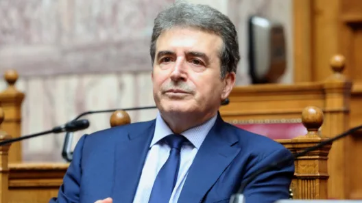 Επίθεση 89χρονου σε ΕΦΚΑ και Πρωτοδικείο: Τι απαντά ο Μιχάλης Χρυσοχοΐδης για τα κενά ασφαλείας