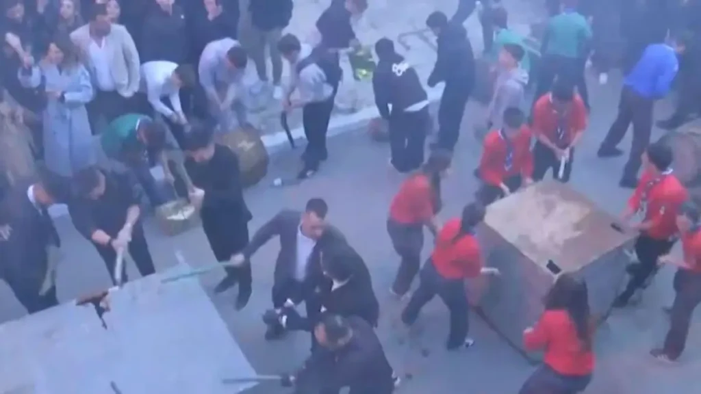 Μεγάλο Σάββατο - Πρώτη Ανάσταση: Από την Κέρκυρα μέχρι τη Χίο «σείστηκαν» οι ναοί ΦΩΤΟ - ΒΙΝΤΕΟ 26 Μεγάλο Σάββατο - Πρώτη Ανάσταση: Από την Κέρκυρα μέχρι τη Χίο «σείστηκαν» οι ναοί ΦΩΤΟ - ΒΙΝΤΕΟ