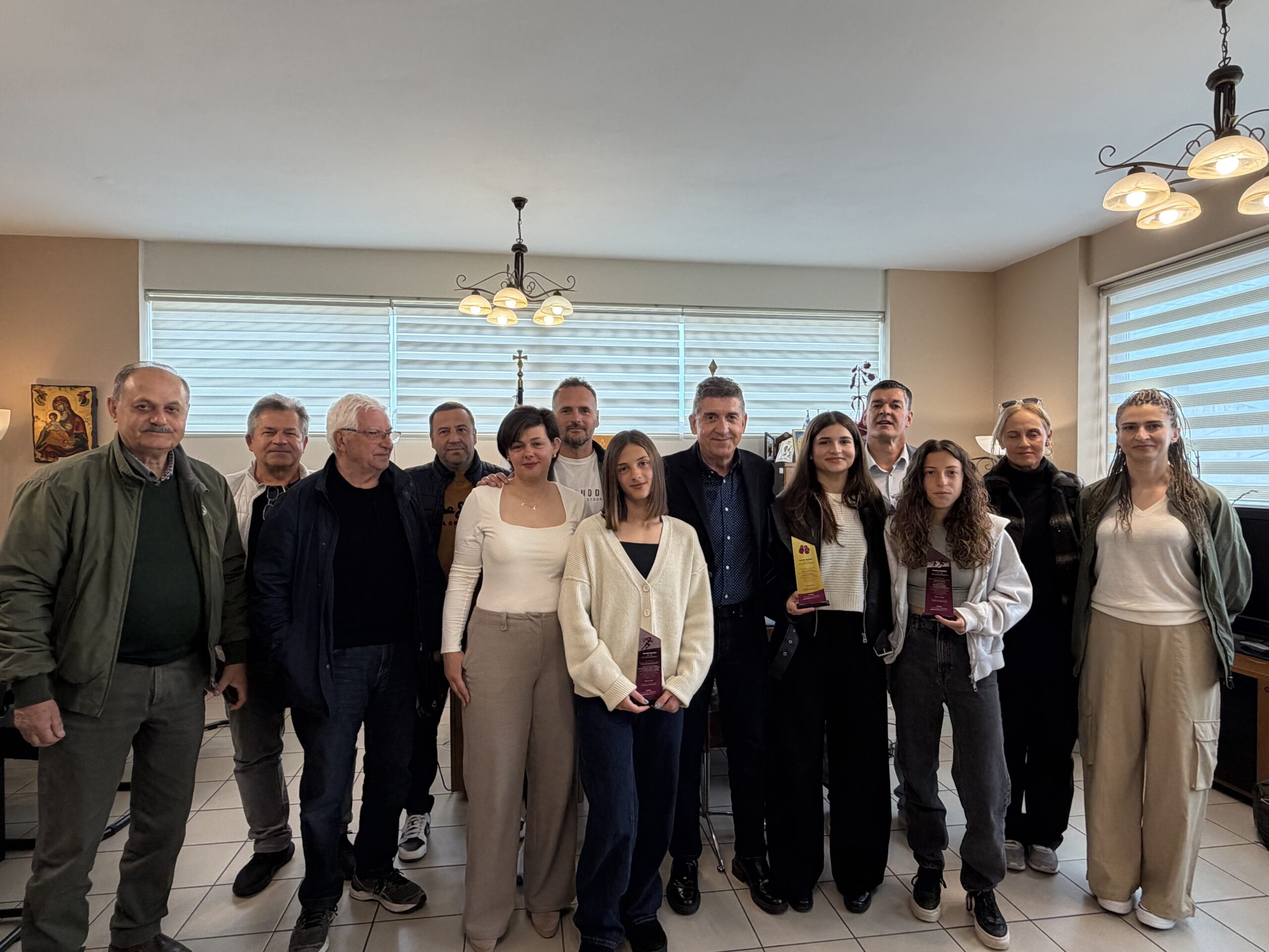 Αθλήτριες, που διακρίθηκαν υποδέχτηκε ο δήμαρχος Γρηγόρης Αλεξόπουλος ΦΩΤΟ