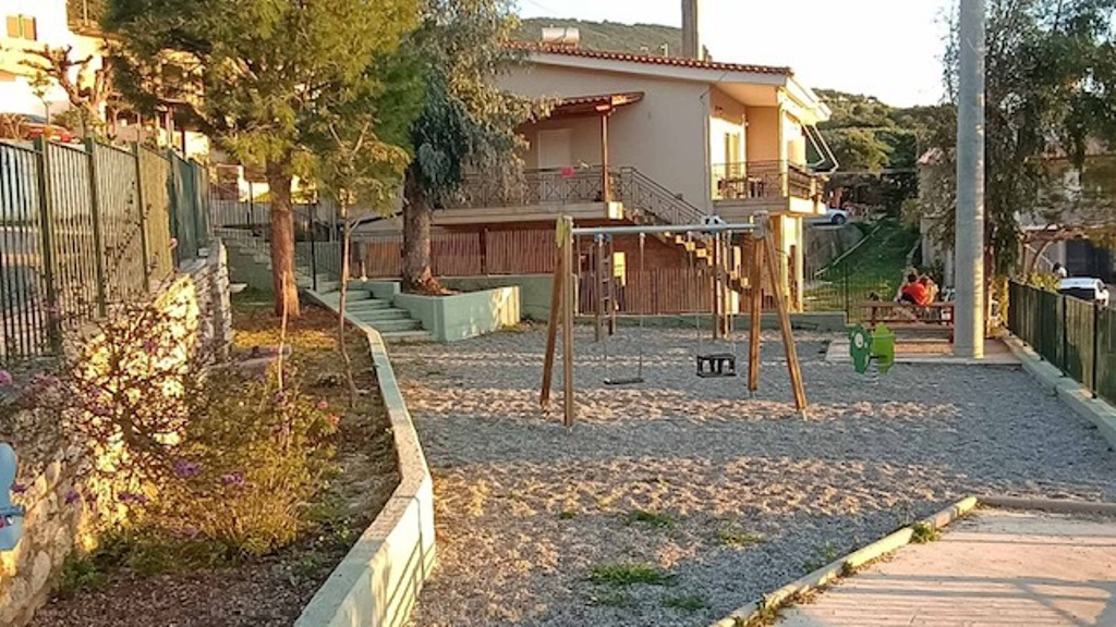 Πάτρα: Δύο παιδικές χαρές ανακατασκευάστηκαν ΦΩΤΟ