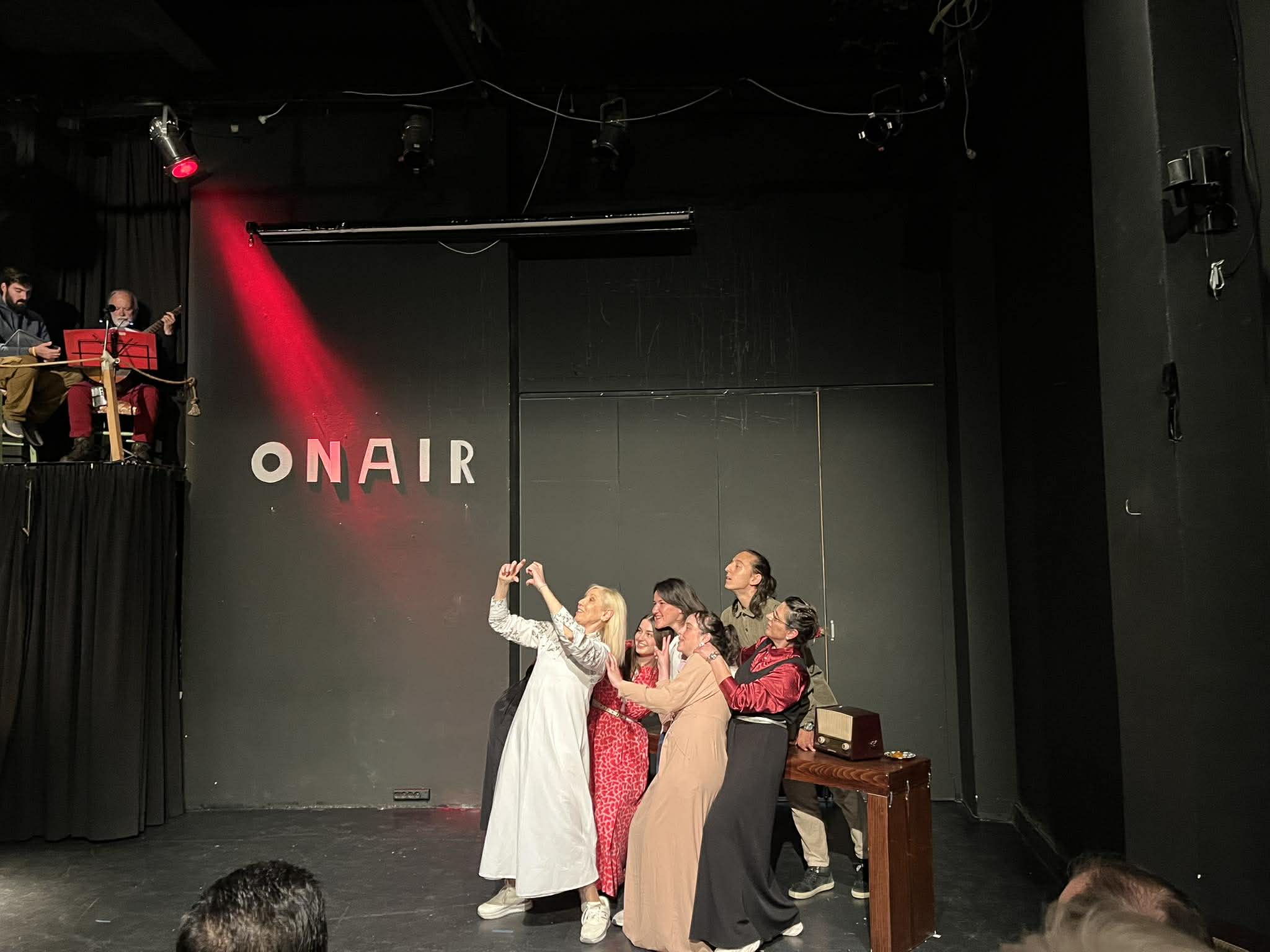 Οι παραστάσεις «Η πρώτη συχνότητα μας ενώνει» στις «Γραμμές Τέχνης» ΦΩΤΟ