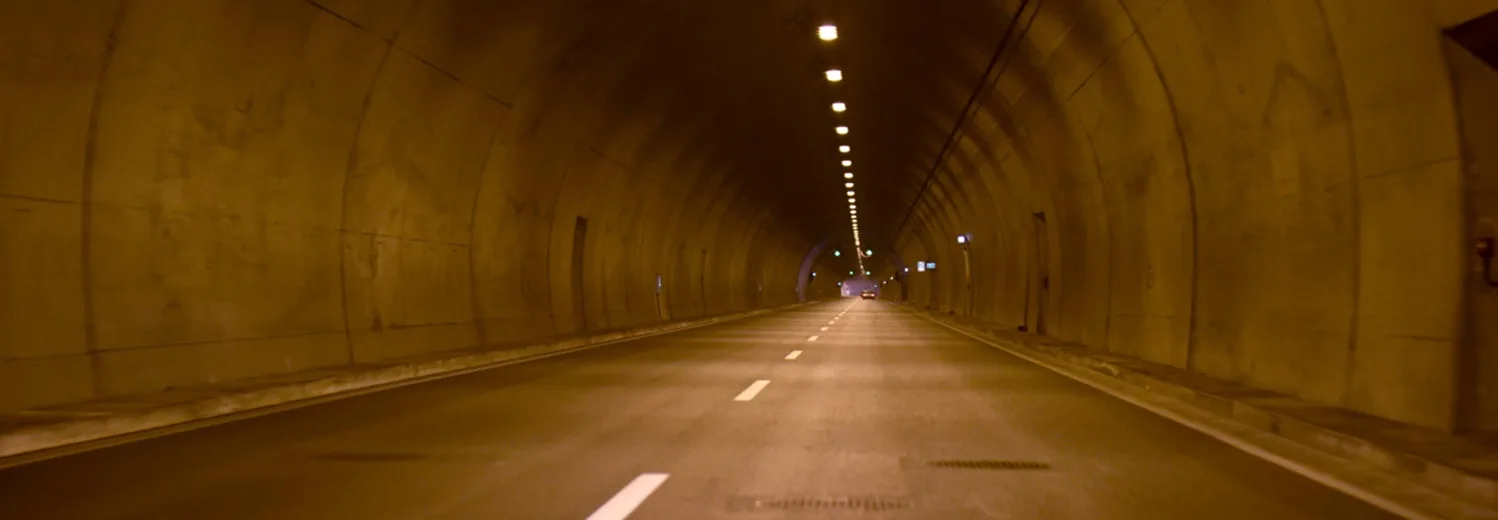 Εθνική Οδός Πατρών - Πύργου: Οδηγούσε με την όπισθεν μέσα σε τούνελ