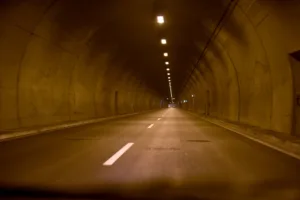 Εθνική Οδός Πατρών - Πύργου: Οδηγούσε με την όπισθεν μέσα σε τούνελ