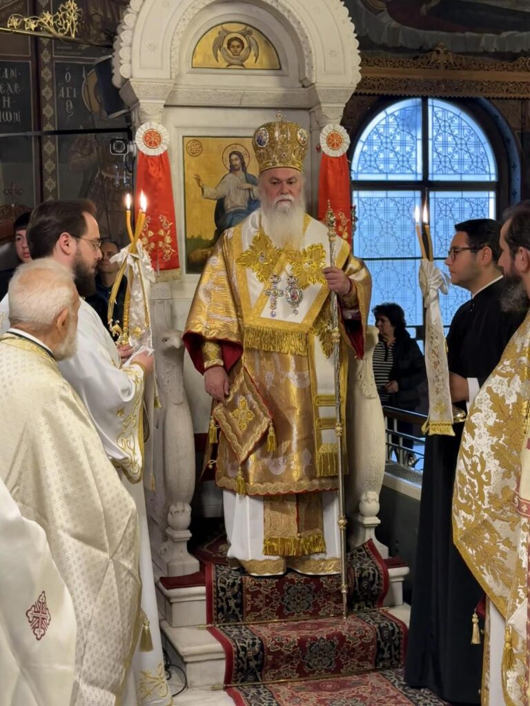 Ο Μητροπολίτης Ιερώνυμος στην Τιμία Κάρα του Αγίου Χριστοφόρου του Παπουλάκου ΦΩΤΟ