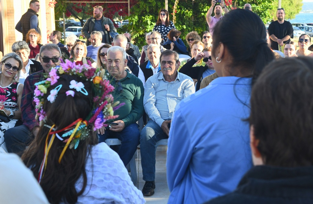 Εγκαίνια της Πανελλήνιας Έκθεσης Εικαστικών των ΚΔΑΠΑμεΑ Πατρέων ΦΩΤΟ 35 Εγκαίνια της Πανελλήνιας Έκθεσης Εικαστικών των ΚΔΑΠΑμεΑ Πατρέων ΦΩΤΟ