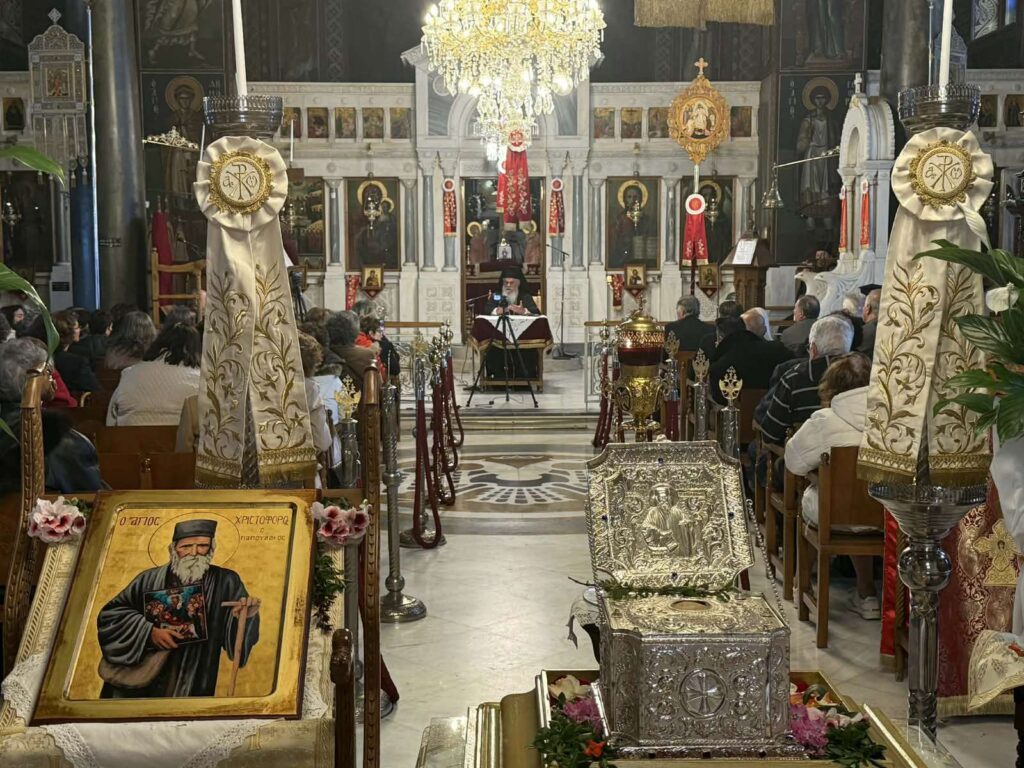 Ο Μητροπολίτης Ιερώνυμος στην Τιμία Κάρα του Αγίου Χριστοφόρου του Παπουλάκου ΦΩΤΟ