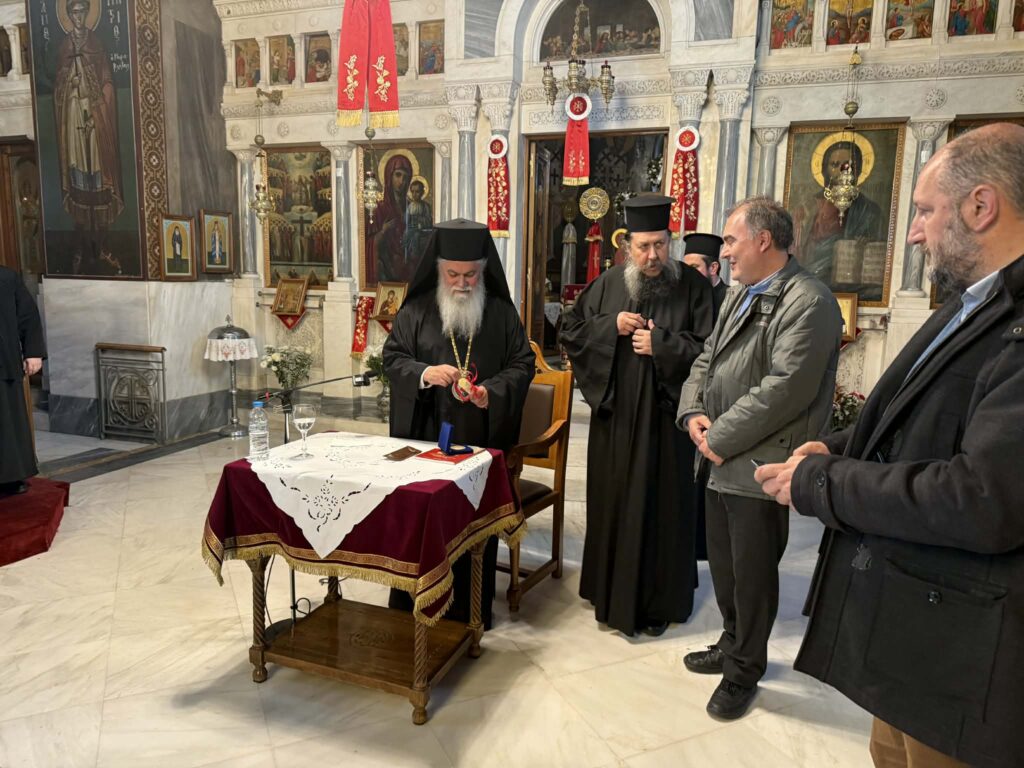 Ο Μητροπολίτης Ιερώνυμος στην Τιμία Κάρα του Αγίου Χριστοφόρου του Παπουλάκου ΦΩΤΟ