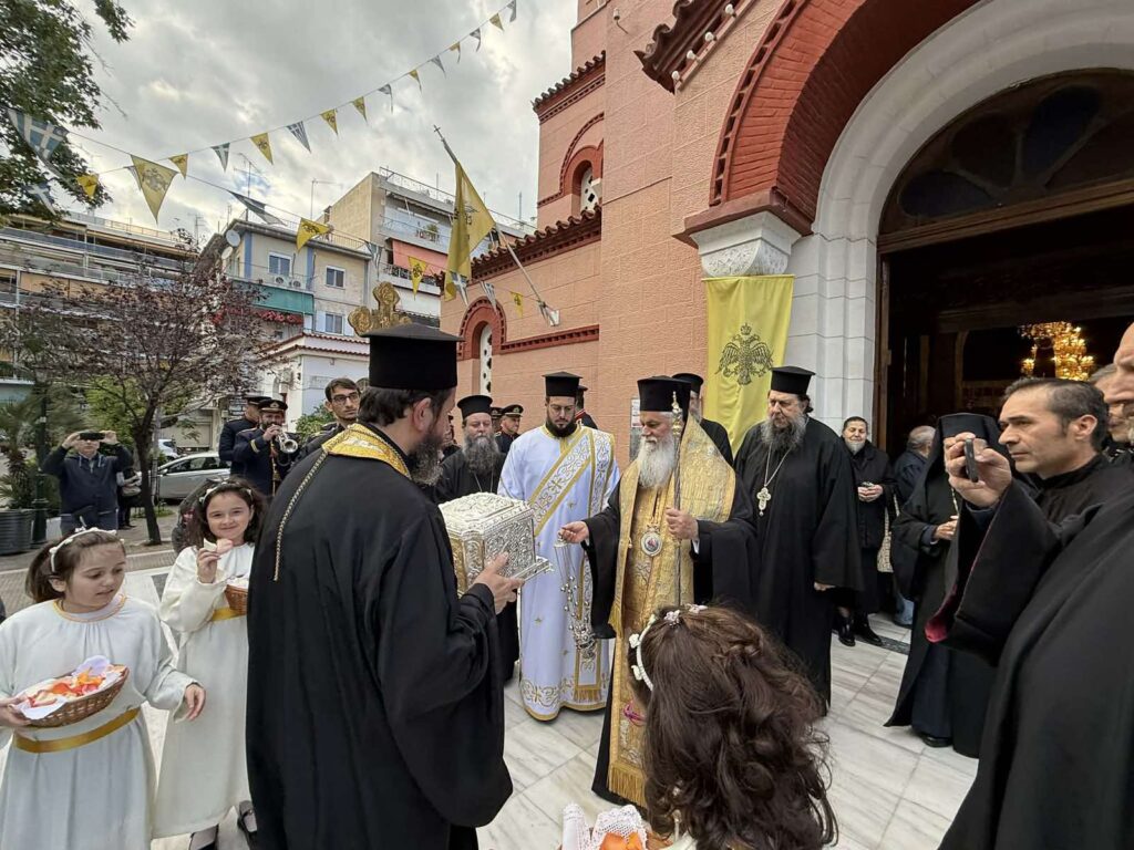 Ο Μητροπολίτης Ιερώνυμος στην Τιμία Κάρα του Αγίου Χριστοφόρου του Παπουλάκου ΦΩΤΟ