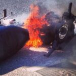 Πάτρα: Εβαλαν φωτιά και έκαψαν μηχανές - Επιχείρηση της Πυροσβεστικής τα ξημερώματα