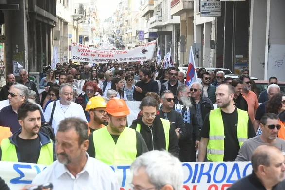 Πάτρα: Τα συνδικάτα τίμησαν την 1η Μάη με συγκέντρωση και επίκαιρα μηνύματα ΒΙΝΤΕΟ-ΦΩΤΟ 30 Πάτρα: Τα συνδικάτα τίμησαν την 1η Μάη με συγκέντρωση και επίκαιρα μηνύματα ΒΙΝΤΕΟ-ΦΩΤΟ