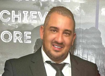 «Η εργαλειοποίηση της οικογένειας και η γέννηση μιας οργισμένης γενιάς»