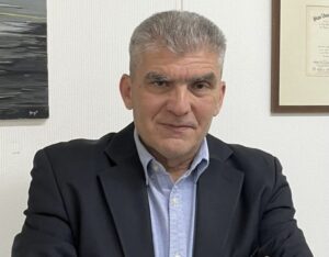 «Μας δουλεύουν μέσα στα μούτρα μας»