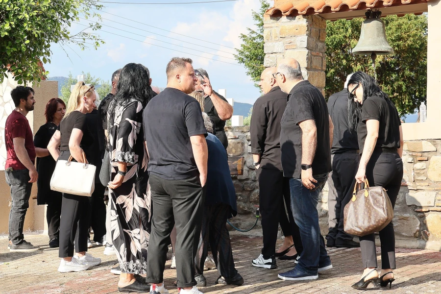 Γωγώ Μαστροκώστα: Σύσσωμη η τοπική κοινωνία του Ευηνοχωρίου Αιτωλοακαρνανίας στην ταφή της 29 Γωγώ Μαστροκώστα: Σύσσωμη η τοπική κοινωνία του Ευηνοχωρίου Αιτωλοακαρνανίας στην ταφή της