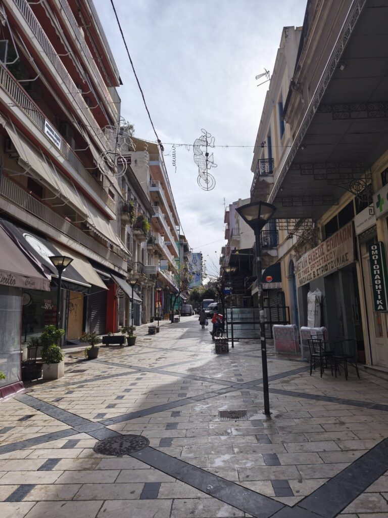 Πάτρα: Μέσα στην βρωμιά οι Φανοστάτες - Δεν...«βλέπει» ο Δήμος ΦΩΤΟ 31 Πάτρα: Μέσα στην βρωμιά οι Φανοστάτες - Δεν...«βλέπει» ο Δήμος ΦΩΤΟ