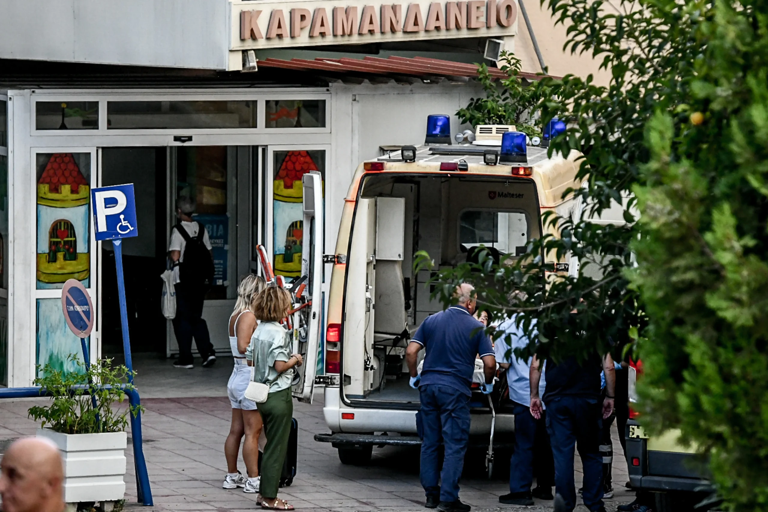 Πάτρα: Παιδί εσπευσμένα στο Καραμανδάνειο μετά την άγρια επίθεση από ανηλίκους 4 Πάτρα: Παιδί εσπευσμένα στο Καραμανδάνειο μετά την άγρια επίθεση από ανηλίκους