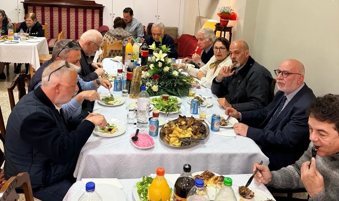 Γεύμα στο Άσυλο Ανιάτων Πατρών ΦΩΤΟ