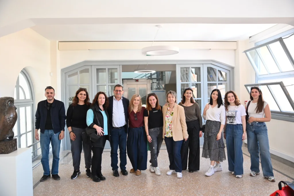 Μαθητές του 48ου Δημοτικού Σχολείου Αγυιάς στο Δημαρχείο ΦΩΤΟ