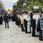 Ο Μητροπολίτης Ιερώνυμος στην υποδοχή της εικόνας «Άξιον Εστί» ΦΩΤΟ