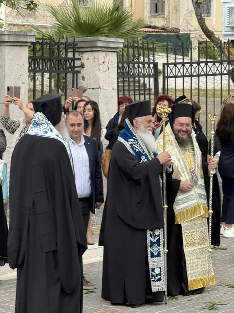 Ο Μητροπολίτης Ιερώνυμος στην υποδοχή της εικόνας «Άξιον Εστί» ΦΩΤΟ