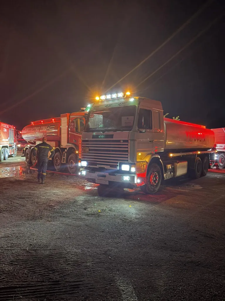 Πάτρα: Η φωτιά στην Pirelli «προκαλεί ερωτηματικά» λέει η Περιφέρεια - Συνέδραμε στην κατάσβεση ΦΩΤΟ