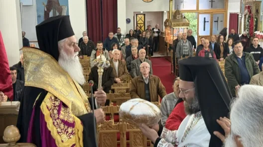 Στον πανηγυρίζοντα ναό Αγίου Αθανασίου Αιγίου ο Μητροπολίτης Ιερώνυμος ΦΩΤΟ