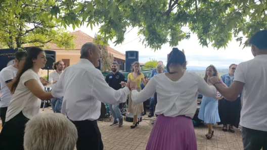 Τα έθιμα για την Πρωτομαγιά, στα Λουσικά ΦΩΤΟ