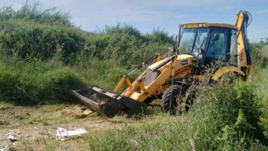 Δυτική Αχαΐα: Καθαρίζουν μικρές χωματερές...πριν καούν! ΦΩΤΟ
