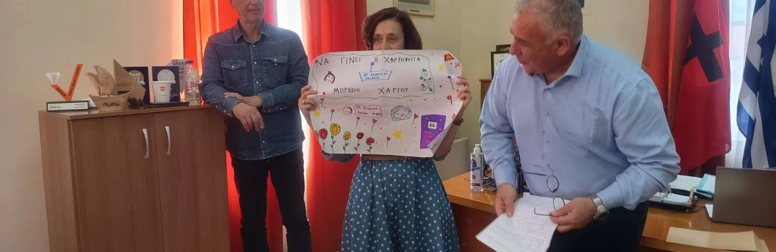 Επίσκεψη μαθητών στον Δήμαρχο Αιγιάλειας, με προτάσεις και ζωγραφιές ΦΩΤΟ