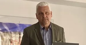 «Η δουλειά του πολιτικού συστήματος δεν είναι μόνον να ψηφίζει νόμους»