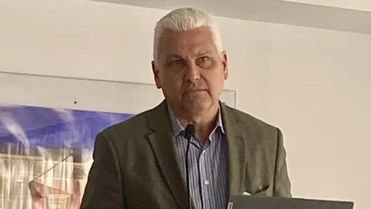 «Η δουλειά του πολιτικού συστήματος δεν είναι μόνον να ψηφίζει νόμους»