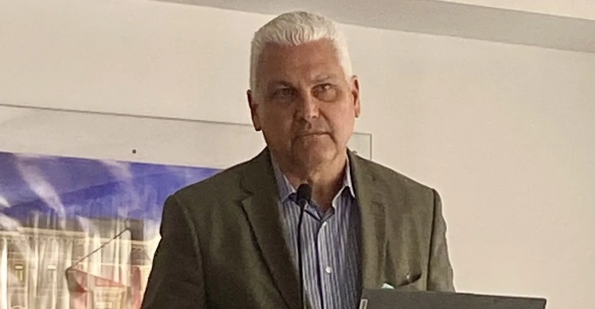«Η δουλειά του πολιτικού συστήματος δεν είναι μόνον να ψηφίζει νόμους»