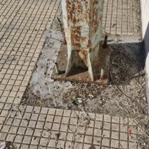 Οβρυά Πάτρας: Σίδερα επικίνδυνα, όργανα κατεστραμμένα και σκουπίδια δίπλα σε χώρο παιχνιδιού ΦΩΤΟ