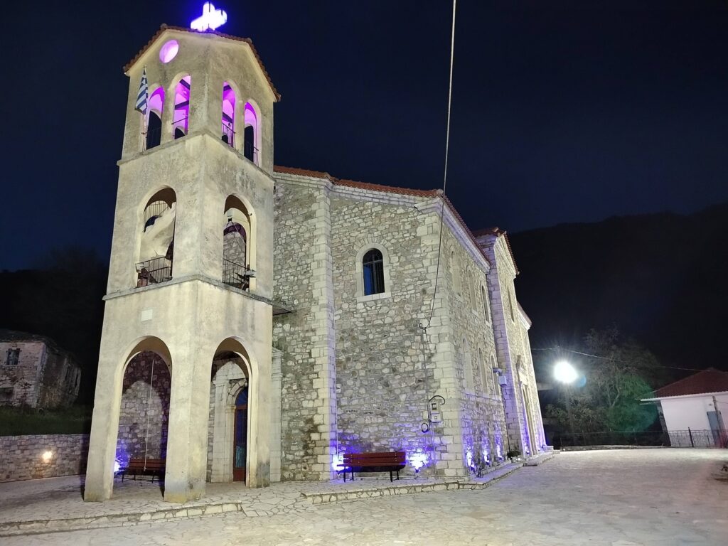 Φωταγωγήθηκε ειδικά για να γιορτάσει η εκκλησία στους Πετσάκους ΦΩΤΟ 30 Φωταγωγήθηκε ειδικά για να γιορτάσει η εκκλησία στους Πετσάκους ΦΩΤΟ