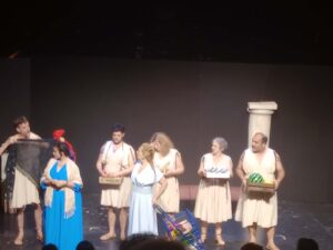 Η θεατρική παράσταση «Για ποια Ελένη πολεμήσαμε τελικά;» στο «Μηχανουργείο»