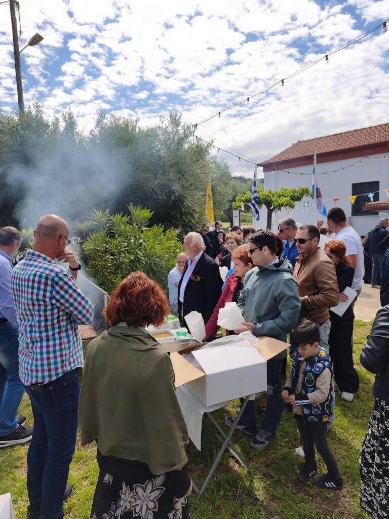 Η Πολιτιστική Δράση Βραχναιίκων αναβίωσε ένα παλαιό έθιμο του Αγίου Αθανασίου Δρεσθένων ΦΩΤΟ 43 Η Πολιτιστική Δράση Βραχναιίκων αναβίωσε ένα παλαιό έθιμο του Αγίου Αθανασίου Δρεσθένων ΦΩΤΟ